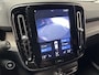 Volvo XC40 1.5 T5 RECHARGE R-DESIGN NAVIGATIE ADAPTIVE CRUISE CONTROL APPLE CARPLAY/ANDROID RIJSTROOKSENSOREN DODEHOEKSENSOREN ELEK. UITKLAPBARE TREKHAAK ACHTERUITRIJCAMRERA ZEER MOOI !! Brgl