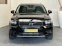 Volvo XC40 1.5 T5 RECHARGE R-DESIGN NAVIGATIE ADAPTIVE CRUISE CONTROL APPLE CARPLAY/ANDROID RIJSTROOKSENSOREN DODEHOEKSENSOREN ELEK. UITKLAPBARE TREKHAAK ACHTERUITRIJCAMRERA ZEER MOOI !! Brgl