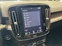 Volvo XC40 1.5 T5 RECHARGE R-DESIGN NAVIGATIE ADAPTIVE CRUISE CONTROL APPLE CARPLAY/ANDROID RIJSTROOKSENSOREN DODEHOEKSENSOREN ELEK. UITKLAPBARE TREKHAAK ACHTERUITRIJCAMRERA ZEER MOOI !! Brgl