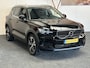 Volvo XC40 1.5 T5 RECHARGE R-DESIGN NAVIGATIE ADAPTIVE CRUISE CONTROL APPLE CARPLAY/ANDROID RIJSTROOKSENSOREN DODEHOEKSENSOREN ELEK. UITKLAPBARE TREKHAAK ACHTERUITRIJCAMRERA ZEER MOOI !! Brgl