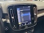 Volvo XC40 1.5 T5 RECHARGE R-DESIGN NAVIGATIE ADAPTIVE CRUISE CONTROL APPLE CARPLAY/ANDROID RIJSTROOKSENSOREN DODEHOEKSENSOREN ELEK. UITKLAPBARE TREKHAAK ACHTERUITRIJCAMRERA ZEER MOOI !! Brgl