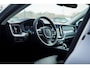 Volvo XC60 2.0 T6 Plug-in hybrid AWD Plus Dark / Pano / Trekhaak / Stoel&Stuurwielverwarming