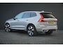 Volvo XC60 2.0 T6 Plug-in hybrid AWD Plus Dark / Pano / Trekhaak / Stoel&Stuurwielverwarming