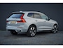 Volvo XC60 2.0 T6 Plug-in hybrid AWD Plus Dark / Pano / Trekhaak / Stoel&Stuurwielverwarming