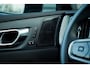 Volvo XC60 2.0 T6 Plug-in hybrid AWD Plus Dark / Pano / Trekhaak / Stoel&Stuurwielverwarming