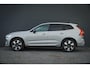 Volvo XC60 2.0 T6 Plug-in hybrid AWD Plus Dark / Pano / Trekhaak / Stoel&Stuurwielverwarming