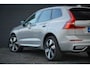Volvo XC60 2.0 T6 Plug-in hybrid AWD Plus Dark / Pano / Trekhaak / Stoel&Stuurwielverwarming