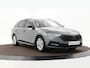 Skoda Octavia Combi 1.0 e-TSI 110pk DSG Sport Business Edition · Apple/Android Car Play · Inklap. Trekhaak · Active Info Display · Cruise Control · Sfeerverlichting · Garantie t/m 02-01-2028 of 100.000km