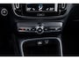 Volvo XC40 1.5 T4 Plug-in hybrid Core Bright | Stoel en Stuurverwarming | Parkeer Camera | Parkeersensoren Voor en Achter | Keyless Entry | Navigatie |