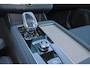 Volvo XC90 T8 Recharge AWD Plus Bright - Luchtvering - Panorama/schuifdak - IntelliSafe Assist & Surround - 360º Camera - Harman/Kardon audio - Adaptieve LED koplampen - Verwarmde voorstoelen, stuur & achterbank - Parkeersensoren voor & achter - Elektr. bedienb. voorstoelen met geheugen - Head up display - Draadloze tel. lader - Extra getint glas - 21' LMV