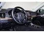 Volvo XC90 T8 Recharge AWD Plus Bright - Luchtvering - Panorama/schuifdak - IntelliSafe Assist & Surround - 360º Camera - Harman/Kardon audio - Adaptieve LED koplampen - Verwarmde voorstoelen, stuur & achterbank - Parkeersensoren voor & achter - Elektr. bedienb. voorstoelen met geheugen - Head up display - Draadloze tel. lader - Extra getint glas - 21' LMV