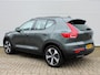 Volvo XC40 2.0 B4 Plus Dark / Trekhaak / All Season Banden / Stoel+Stuurwielverwarming / Elek. verstelbare stoelen / Harman Kardon Audio / Blis