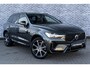 Volvo XC60 2.0 T6 Plug-in Hybrid AWD R-Design | Navigatie | Adaptieve Cruise Control | 360 Camera | Keyless | Sportchassis | Elek. Stoelen | Memory | DAB | Stuur-/Stoelverwarming | LED Koplampen | Zitverlenging | Draadloos Telefoon Opladen