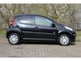 Peugeot 107 1.0 68pk Envy | NL-auto | 5 deuren | Airco | Centr. deurvegr. | Elek. ramen | Radio | Stuurbekrachtiging |