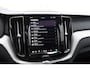 Volvo XC60 T6 350PK Automaat Plug-in Hybrid AWD Ultra Dark / Navigatie / Luchtvering / 360 Camera / Adaptieve Cruise Control / Stuurverwarming / Stoelverwarming v+a / Elektr. Achterklep / Schuifdak / Trekhaak
