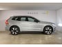 Volvo XC60 T6 350PK Automaat Plug-in Hybrid AWD Ultra Dark / Navigatie / Luchtvering / 360 Camera / Adaptieve Cruise Control / Stuurverwarming / Stoelverwarming v+a / Elektr. Achterklep / Schuifdak / Trekhaak
