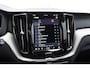 Volvo XC60 T6 350PK Automaat Plug-in Hybrid AWD Ultra Dark / Navigatie / Luchtvering / 360 Camera / Adaptieve Cruise Control / Stuurverwarming / Stoelverwarming v+a / Elektr. Achterklep / Schuifdak / Trekhaak