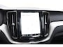 Volvo XC60 T6 350PK Automaat Plug-in Hybrid AWD Ultra Dark / Navigatie / Luchtvering / 360 Camera / Adaptieve Cruise Control / Stuurverwarming / Stoelverwarming v+a / Elektr. Achterklep / Schuifdak / Trekhaak