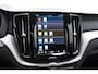 Volvo XC60 T6 350PK Automaat Plug-in Hybrid AWD Ultra Dark / Navigatie / Luchtvering / 360 Camera / Adaptieve Cruise Control / Stuurverwarming / Stoelverwarming v+a / Elektr. Achterklep / Schuifdak / Trekhaak