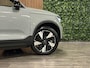 Volvo EX40 Recharge Single Motor Plus 70 kWh | Trekhaak | 100% SoH | Adaptieve Cruise Control | Stoel en Stuurwielverwarming | Parkeercamera | Pilot Assist | BLIS Dode Hoek Detectie | Microtech / Alcantara bekleding met wit stiksel en bies | Zitting verlenging voorstoelen | Google Infotainment | Warmtepomp | 19 Inch | Keyless Drive | Parkeersensoren voor+achter | Elektrisch bedienbare achterklep | Alarm Klasse III | DAB Radio | Apple Carplay/Android Auto | Draadloos telefoon opladen | Volvo On Call met mobiele App functie | Vapour Grey Metallic |