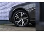 Volvo V90 2.0 T6 Plug-in Hybrid AWD R-Design Volvo V90 T6 AWD R-Design | Schuif-/Kanteldak | Head-Up Display | Harman Kardon Audio | 360 Camera | Memory | Trekhaak | Park Assist | DAB | Stoel-/Stuurverwarming + Stoelverwarming achter