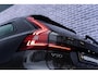 Volvo V90 2.0 T6 Plug-in Hybrid AWD R-Design Volvo V90 T6 AWD R-Design | Schuif-/Kanteldak | Head-Up Display | Harman Kardon Audio | 360 Camera | Memory | Trekhaak | Park Assist | DAB | Stoel-/Stuurverwarming + Stoelverwarming achter
