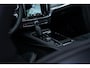 Volvo V90 2.0 T6 Plug-in Hybrid AWD R-Design Volvo V90 T6 AWD R-Design | Schuif-/Kanteldak | Head-Up Display | Harman Kardon Audio | 360 Camera | Memory | Trekhaak | Park Assist | DAB | Stoel-/Stuurverwarming + Stoelverwarming achter