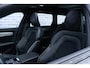 Volvo V90 2.0 T6 Plug-in Hybrid AWD R-Design Volvo V90 T6 AWD R-Design | Schuif-/Kanteldak | Head-Up Display | Harman Kardon Audio | 360 Camera | Memory | Trekhaak | Park Assist | DAB | Stoel-/Stuurverwarming + Stoelverwarming achter