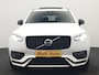 Volvo XC90 T8 Recharge AWD Ultimate Dark 7 Persoons LONG RANGE Plug In Hybrid 455pk Dealer O.H. PHEV | Trekhaak Af Fabriek | Panodak | Luchtvering | Adaptive Cruise | 360 Camera | Harman / Kardon | Lederen Sportstoelen Memory & Verwarmd | Google Assistent | Keyless | 22"L.M |