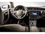Toyota Auris 1.8 Hybrid Dynamic | Camera | Trekhaak | 17 inch LMV | Getint Glas