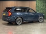 Volvo XC90 T8 AWD Recharge Ultra Dark | Luchtvering | Trekhaak | 360 Camera | Head-Up Display | Harman Kardon | 455pk | Adaptieve Cruise Control | Stoelverwarming voor+achter | Stuurwielverwarming | Schuifdak | Full LED Matrix Meesturende koplampen | Pilot Assist | BLIS Dode Hoek Detectie | Alcantara hemelbekleding | Lederen zonnekleppen en handgrepen | Elektrische voorstoelen geheugen | Nordico Quilted bekleding | Zitting verlenging voorstoelen | Lederen dashboard | 21 Inch | Google Infotainment | Keyless Drive | Privacy Glass | Elektrisch bedienbare achterklep | Geïntegreerd kinderzitje achterin | Geïntegreerde zongordijnen achterportieren | Verlichte instaplijsten | 7-Persoons | 4-Zone Climate Control | DAB Radio | Apple Carplay/Android Auto | Alarm Klasse III | Draadloos telefoon opladen | Volvo On Call met mobiele App functie | Denim Blue Metallic |