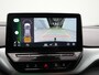 Volkswagen ID.4 First 77 kWh incl. wegklapbare trekhaak | SoH 90,9% | Wegklapbare trekhaak | Apple Carplay | Voorstoelen verwarmd | Achteruitrij camera | Parkeersensoren voor en achter | Wifi | Spraakbediening |