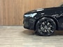 Volvo XC60 T8 AWD Recharge Plus Black Edition | MY26 Facelift en vol! | Nieuw! | Luchtvering | 360° Camera | Head-Up Display | Harman Kardon | 455pk | Adaptieve Cruise Control | Stoelverwarming voor+achter | Stuurwielverwarming | Full LED Meesturende koplampen | Pilot Assist | BLIS Dode Hoek Detectie | 21 Inch | Schuifdak | Elektrische voorstoelen geheugen | Contour stoelen met wit stiksel en bies | Zitting verlenging voorstoelen | Google Infotainment | Keyless Drive | Parkeersensoren voor+achter | Privacy Glass | Elektrisch bedienbare achterklep | DAB Radio | Apple Carplay/Android Auto | Draadloos telefoon opladen | Volvo On Call met mobiele App functie | Onyx Black Metallic |