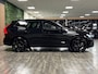 Volvo XC60 T8 AWD Recharge Plus Black Edition | MY26 Facelift en vol! | Nieuw! | Luchtvering | 360° Camera | Head-Up Display | Harman Kardon | 455pk | Adaptieve Cruise Control | Stoelverwarming voor+achter | Stuurwielverwarming | Full LED Meesturende koplampen | Pilot Assist | BLIS Dode Hoek Detectie | 21 Inch | Schuifdak | Elektrische voorstoelen geheugen | Contour stoelen met wit stiksel en bies | Zitting verlenging voorstoelen | Google Infotainment | Keyless Drive | Parkeersensoren voor+achter | Privacy Glass | Elektrisch bedienbare achterklep | DAB Radio | Apple Carplay/Android Auto | Draadloos telefoon opladen | Volvo On Call met mobiele App functie | Onyx Black Metallic |