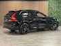 Volvo XC60 T8 AWD Recharge Plus Black Edition | MY26 Facelift en vol! | Nieuw! | Luchtvering | 360° Camera | Head-Up Display | Harman Kardon | 455pk | Adaptieve Cruise Control | Stoelverwarming voor+achter | Stuurwielverwarming | Full LED Meesturende koplampen | Pilot Assist | BLIS Dode Hoek Detectie | 21 Inch | Schuifdak | Elektrische voorstoelen geheugen | Contour stoelen met wit stiksel en bies | Zitting verlenging voorstoelen | Google Infotainment | Keyless Drive | Parkeersensoren voor+achter | Privacy Glass | Elektrisch bedienbare achterklep | DAB Radio | Apple Carplay/Android Auto | Draadloos telefoon opladen | Volvo On Call met mobiele App functie | Onyx Black Metallic |