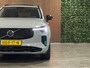 Volvo XC90 T8 AWD Recharge Ultra Dark | Luchtvering | Trekhaak | 360 Camera | Head-Up Display | Harman Kardon | 455pk | Adaptieve Cruise Control | Stoelverwarming voor+achter | Stuurwielverwarming | Schuifdak | Full LED Matrix Meesturende koplampen | Pilot Assist | BLIS Dode Hoek Detectie | Alcantara hemelbekleding | Lederen zonnekleppen en handgrepen | Elektrische voorstoelen geheugen | Nordico Quilted bekleding | Zitting verlenging voorstoelen | Lederen dashboard | 21 Inch | Google Infotainment | Keyless Drive | Privacy Glass | Elektrisch bedienbare achterklep | Geïntegreerd kinderzitje achterin | Geïntegreerde zongordijnen achterportieren | Verlichte instaplijsten | 7-Persoons | 4-Zone Climate Control | DAB Radio | Apple Carplay/Android Auto | Alarm Klasse III | Draadloos telefoon opladen | Volvo On Call met mobiele App functie | Vapour Grey Metallic |