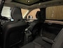 Volvo XC90 T8 AWD Recharge Ultra Dark | Luchtvering | Trekhaak | 360 Camera | Head-Up Display | Harman Kardon | 455pk | Adaptieve Cruise Control | Stoelverwarming voor+achter | Stuurwielverwarming | Schuifdak | Full LED Matrix Meesturende koplampen | Pilot Assist | BLIS Dode Hoek Detectie | Alcantara hemelbekleding | Lederen zonnekleppen en handgrepen | Elektrische voorstoelen geheugen | Nordico Quilted bekleding | Zitting verlenging voorstoelen | Lederen dashboard | 21 Inch | Google Infotainment | Keyless Drive | Privacy Glass | Elektrisch bedienbare achterklep | Geïntegreerd kinderzitje achterin | Geïntegreerde zongordijnen achterportieren | Verlichte instaplijsten | 7-Persoons | 4-Zone Climate Control | DAB Radio | Apple Carplay/Android Auto | Alarm Klasse III | Draadloos telefoon opladen | Volvo On Call met mobiele App functie | Vapour Grey Metallic |