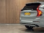 Volvo XC90 T8 AWD Recharge Ultra Dark | Luchtvering | Trekhaak | 360 Camera | Head-Up Display | Harman Kardon | 455pk | Adaptieve Cruise Control | Stoelverwarming voor+achter | Stuurwielverwarming | Schuifdak | Full LED Matrix Meesturende koplampen | Pilot Assist | BLIS Dode Hoek Detectie | Alcantara hemelbekleding | Lederen zonnekleppen en handgrepen | Elektrische voorstoelen geheugen | Nordico Quilted bekleding | Zitting verlenging voorstoelen | Lederen dashboard | 21 Inch | Google Infotainment | Keyless Drive | Privacy Glass | Elektrisch bedienbare achterklep | Geïntegreerd kinderzitje achterin | Geïntegreerde zongordijnen achterportieren | Verlichte instaplijsten | 7-Persoons | 4-Zone Climate Control | DAB Radio | Apple Carplay/Android Auto | Alarm Klasse III | Draadloos telefoon opladen | Volvo On Call met mobiele App functie | Vapour Grey Metallic |