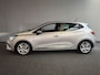 Renault Clio 1.6 E-Tech Hybrid 140 Business Zen uit 2021 Rijklaar  + 12 maanden Bovag-garantie Henk Jongen Auto's in Helmond,  al 50 jaar service zoals 't hoort!