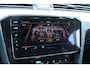 Volkswagen Passat Variant 2.0 TDI 150pk DSG R-Line Business + | Trekhaak | Navigatie | Achteruitrijcamera | Stoelverwarming