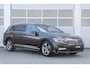 Volkswagen Passat Variant 2.0 TDI 150pk DSG R-Line Business + | Trekhaak | Navigatie | Achteruitrijcamera | Stoelverwarming