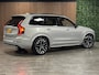 Volvo XC90 T8 AWD Recharge Ultra Dark | Vol! | Bowers & Wilkins | Luchtvering | Stoelventilatie | Trekhaak | 360 Camera | Head-Up Display | Stoelmassage | 455pk | Adaptieve Cruise Control | Stoelverwarming voor+achter | Stuurwielverwarming | Schuifdak | 21 Inch | Full LED Matrix Meesturende koplampen | Pilot Assist | BLIS Dode Hoek Detectie | Alcantara hemelbekleding | Lederen handgrepen en zonnekleppen | Elektrische voorstoelen geheugen | Nappa Lederen bekleding | Zitting verlenging voorstoelen | Lederen Dashboard | Google Infotainment | Keyless Drive | Parkeersensoren voor+achter | Privacy Glass | Elektrisch bedienbare achterklep | Geïntegreerde zongordijnen achterportieren | Geïntegreerd kinderzitje achterin | Verlichte instaplijsten | 7-Persoons | 4-Zone Climate Control | DAB Radio | Apple Carplay/Android Auto | Alarm Klasse III | Draadloos telefoon opladen | Volvo On Call met mobiele App functie | Silver Dawn Metallic |