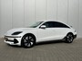 Hyundai Ioniq 6 Lounge 77.4 kWh / SOH 100% / Origineel NL Auto / 02-2030 Fabrieksgarantie / Stoel-, Stuur en Achterbankverwarming / Elektrische Stoelen / Stoelgeheugen / 360 Camera / Warmtepomp / Dodehoek Camera / HUD Display / Full Option /