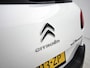 Citroën C3 Aircross SUV Origins 110pk | Navigatie | Climate Control | Cruise Control | Parkeersensoren | Bluetooth | DAB+ radio | Apple Carplay / Android Auto | Draadloze telefoonlader | Elektrisch inklapbare spiegels | Automatisch dimlicht | Regensensor | Multifunctioneel stuurwiel | Afwijkende dakkleur | Donker getint glas | Trekhaak | 16" lichtmetalen velgen |