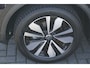 Volkswagen T-Roc 115PK Life Edition ALLSEASONS | STOELVERWARMING | PARK.SENS