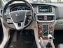 Volvo V40 2.0 T2 Summum | Navigatie | Stoelverwarming | Parkeersensoren Achter | Keyless | Verwarmde Voorruit |