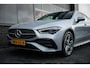 Mercedes-Benz CLA Shooting Brake 250 e 218 pk AMG Line / Pano-Dak/ Distronic/ AMG-line/Keyless/ Widescreen/ Stoel/Stuur.verw/ Head-Up/ Sfeerverl./  19''LMV