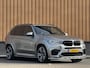 BMW X5 M | 576 PK! | Maxton | Carbon | 21" Lichtmetaal | Leder | Elektrische Trekhaak | Camera | Lane Assist | Dodehoeksensor | Harman & Kardon | Head-Up Display | Sfeerverlichting |