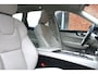 Volvo XC60 2.0 T6 Plug-in hybrid AWD Plus Bright | Blond Lederen bekleding | Google Infotainment | Stoelverwarming | Semi-Electrische Wegklapbare trekhaak | Parkeerverwarming |