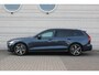 Volvo V60 2.0 T6 Plug-in hybrid AWD Ultra Dark | Elektrisch glazen panorama-dak | Elektrisch verstelbare bestuurders- en bijrijdersstoel met geheugen | Dodehoek detectie met correctie | Pilot assist & adaptieve cruise control | Rondomzicht camera | Head-up display | Extra getint glas | Nappa lederen/ Open grid textiel bekleding | Google services | Apple Carplay & Android Auto | Voorstoelen & stuurwiel verwarmd | Keyless Entry & Drive |